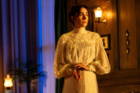 Geraldine Hakewill is driven to doubt her sanity in <i>Gaslight</i>.