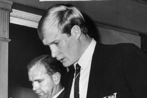 Carl Ditterich leaves a VFL tribunal hearing in 1966.