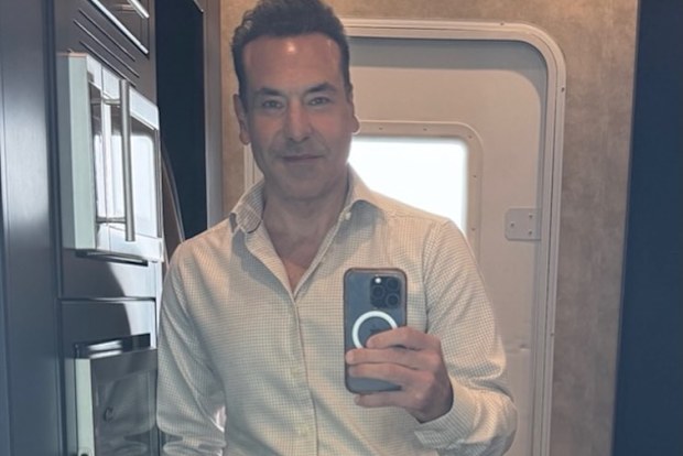 Suits star Rick Hoffman unveils transformation