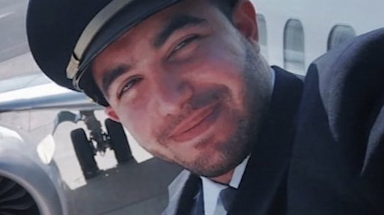 Il pilota dell'Oman Hammam al-Hammami è accusato di aver aggredito il suo collega su un volo flydubai diretto in Israele.