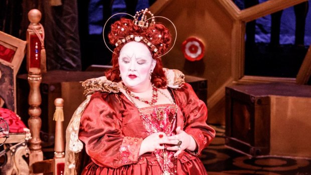 Helena Dix as Elizabeth I in Melbourne Opera's Roberto Devereux.