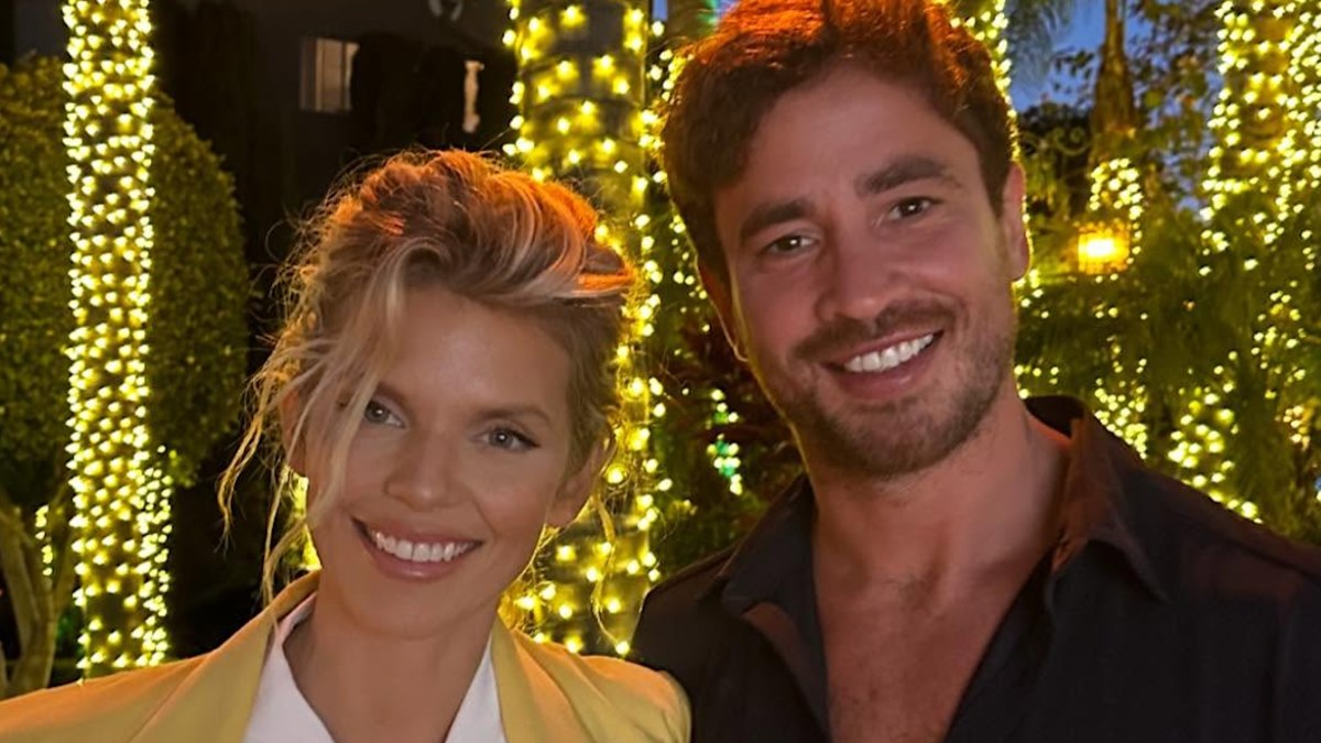 Hollywood couple launch crowd-funded wedding despite their $11 million net worth