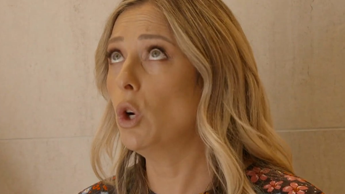 Dani ‘shook’ over major piece missing in one bathroom, before Dan goes on the ‘attack’