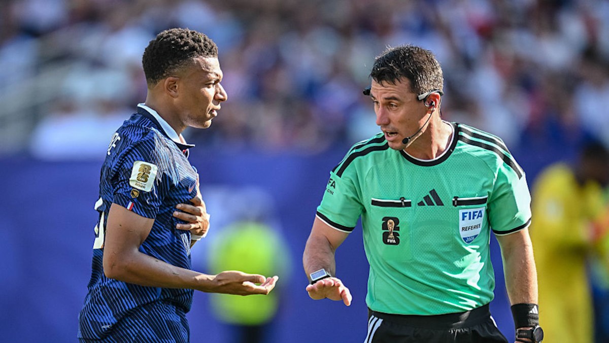 World Cup live updates: 'Deal with it': French coach not worried by ref conspiracy theory