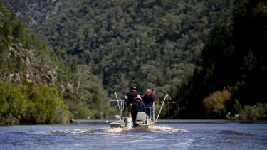 NSW Department of Primary Industries take to the Upper Murrumbidgee River in an attempt to tackle the carp population. 