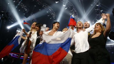 Дима Билан из России празднует победу на конкурсе песни «Евровидение» в Белграде 24 мая 2008 года.