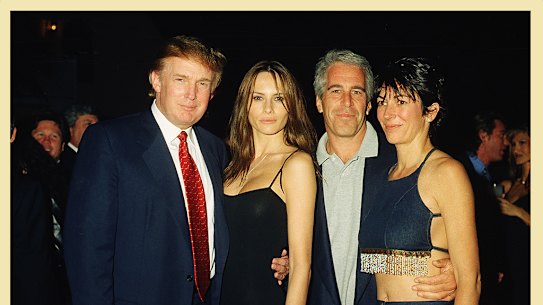 Donald Trump e sua agora esposa, Melania, com Jeffrey Epstein e Ghislaine Maxwell em Mar-a-Lago em Palm Beach, Flórida, em 2000.