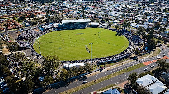 O Hands Oval de Bunbury sediou o jogo de sábado entre North Melbourne e Fremantle.