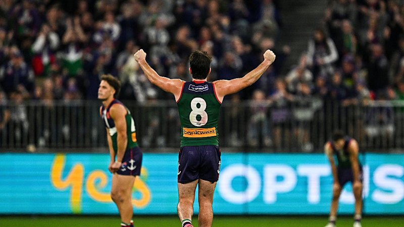 Dockers keep setting records while Eagles stumble after early blitz