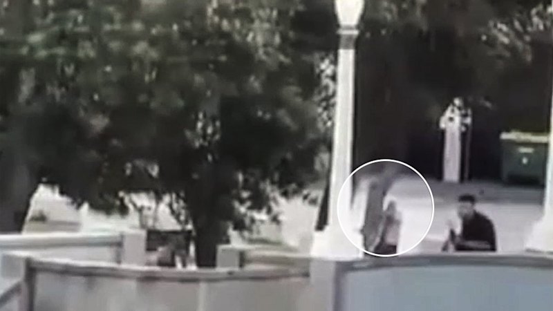 The moment hero cop guns down Bondi Beach terrorist