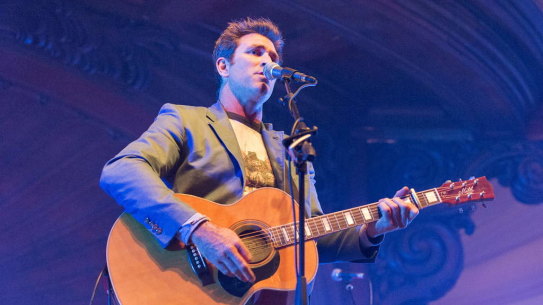 Singer-songwriter Pete Murray was unable to tour his six-track EP, The Night. 