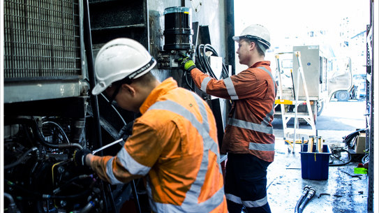 Apprentices will get cash payments of up to $5000 for the first two years of their training under a new $2.4 billion apprenticeship scheme.