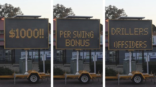 An electronic sign trailer outside the Diggers and Dealers conference in Kalgoorlie trying to attract new drillers offsiders with $1000 swing bonuses.