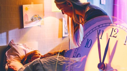 How can parents help their kids adjust to Daylight Savings Time?