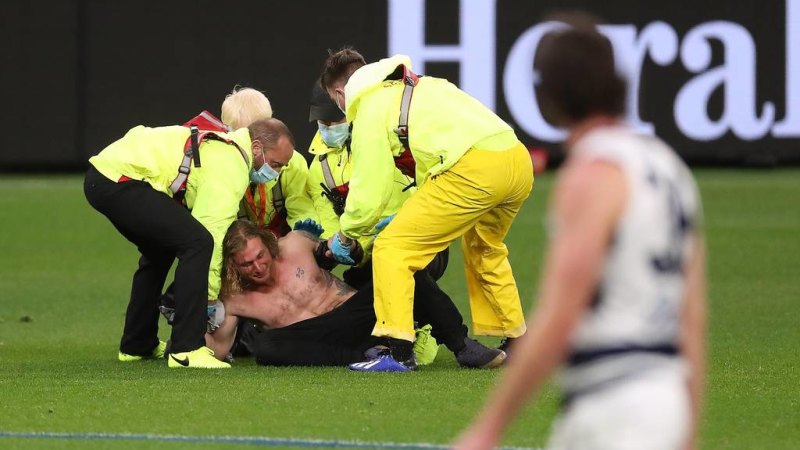 Man Faces 50 000 Fine After Optus Stadium Streak Goes Horribly Wrong
