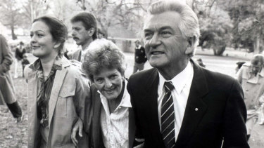 Rosslyn, Hazel and Bob Hawke leave a press conference in Melbourne in 1987.