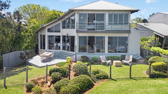 Anthony Albanese and his fiancee, Jodie Haydon, bought this clifftop house for $4.3 million.