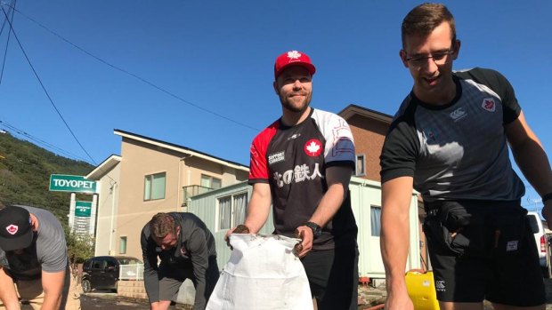 Canada rugby players and staff help residents in Kamaishi following Typhoon Hagibis. 