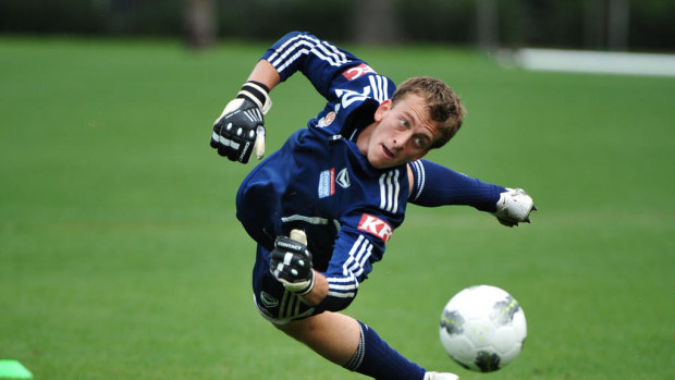 Melbourne Victory keeper Lawrence Thomas in action.