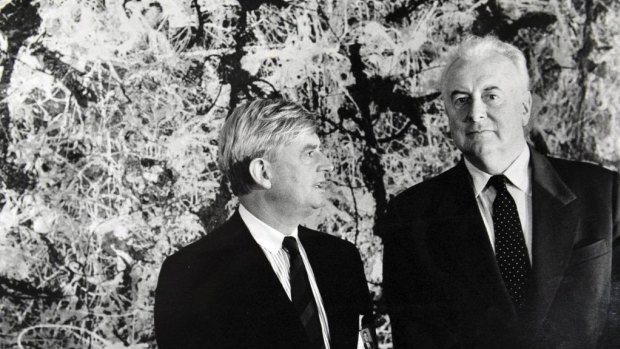 National Gallery of Australia director James Mollison and former prime minister Gough Whitlam stand in front of Jackson Pollock’s Blue poles in 1986.