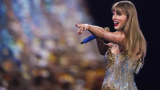 Taylor Swift helped Victoria Devine through a difficult pregnancy.