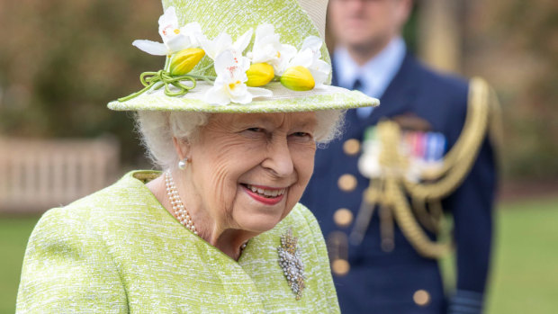 The Queen met serving members of the Royal Australian Air Force stationed in Britain.