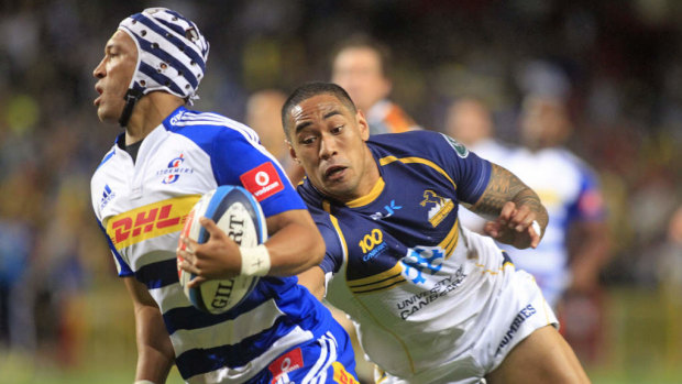 Back in the fold: Gio Aplon (left), playing for the Stormers, is back in the Springboks squad after a six-year absence.