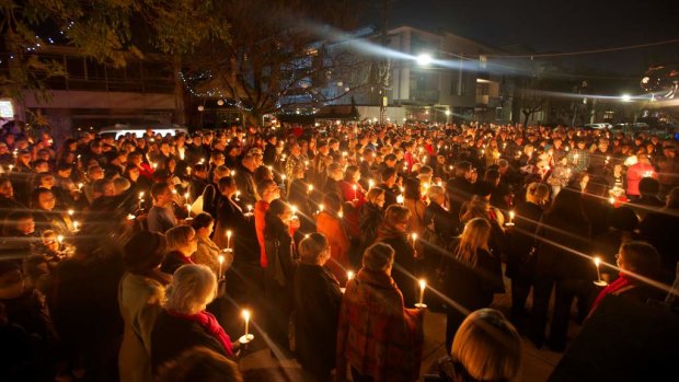 A candlelit vigil saw hundreds turn out in memory of Tracy Connelly. 