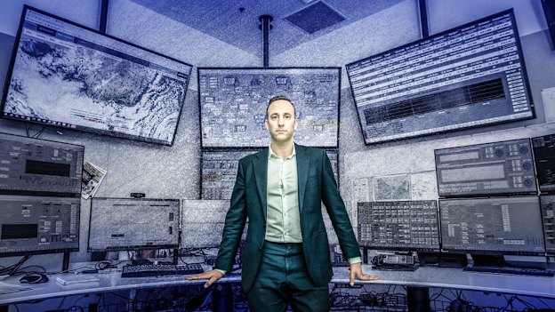 Simon Sarafian, AGL’s general manager of trading, in the company’s dispatch room. 
