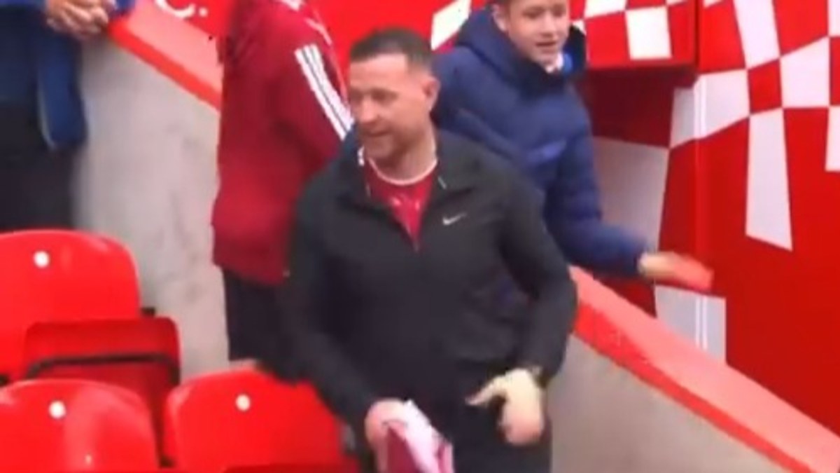 ‘Do better, mate’: Liverpool fan slammed for embarrassing act