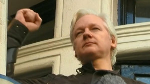 O fundador do Wikileaks, Julian Assange, está preso há 50 semanas por pular a fiança em 2012.