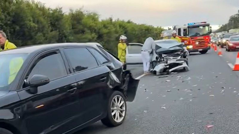 Five-vehicle crash on motorway causes delays south of Brisbane