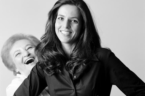 Rachelle Unreich y Mira, juntas en 2000.