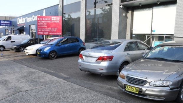 The silver Toyota Aurion (second from the right, with no number plates) moved by Doudar.