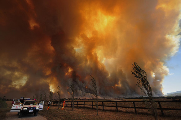Bushfire rages out of control from the Bunyip State Park, Victoria, on Black Saturday 2009.