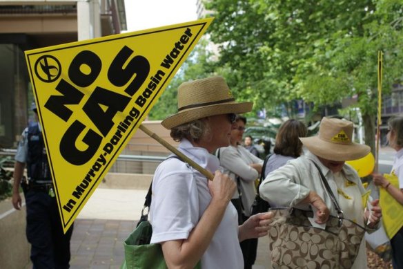 Rally of angry farmers opposed to the development of a high pressure gas pipeline from Narrabri to Wellington in NSW.