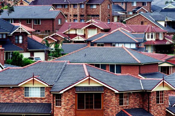 Low deposit clearance houses to buy