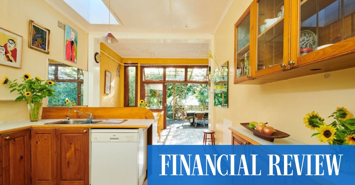 Bondi Beach, Sydney house smashes reserve by more than $1 million to sell for $5.8 million - Vimarsana News