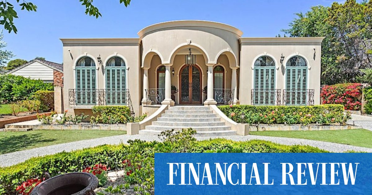 Influencers sell this 'Tuscan villa' at 14 Floreat Avenue in Perth – despite the shopping centre next door: How it Sold - Vimarsana News