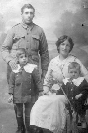 Alfred Lovett and his family. 