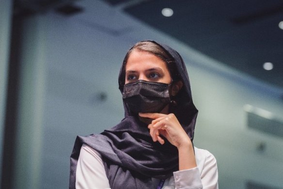 Iranian Woman Competes at Chess Tournament Without Hijab