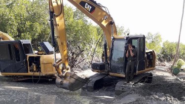 Trashing paradise: Freesoul's development work on Malolo Island. 