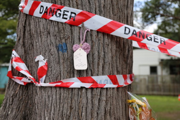 A note and flowers have been laid at Glindemann Park.