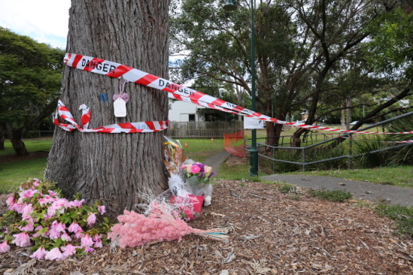 A note written by Mia’s parents and flowers have been laid at Glindemann Park.