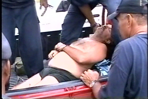 Australian con man Peter Foster captured after jumping off a bridge trying to escape arrest in Fiji in 2006.  