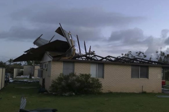 The SES said hundreds of homes in Kalbarri have been damaged.