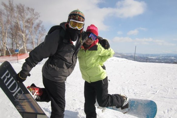 Lizzy Hoo learning to snowboard in Japan during her gap year.