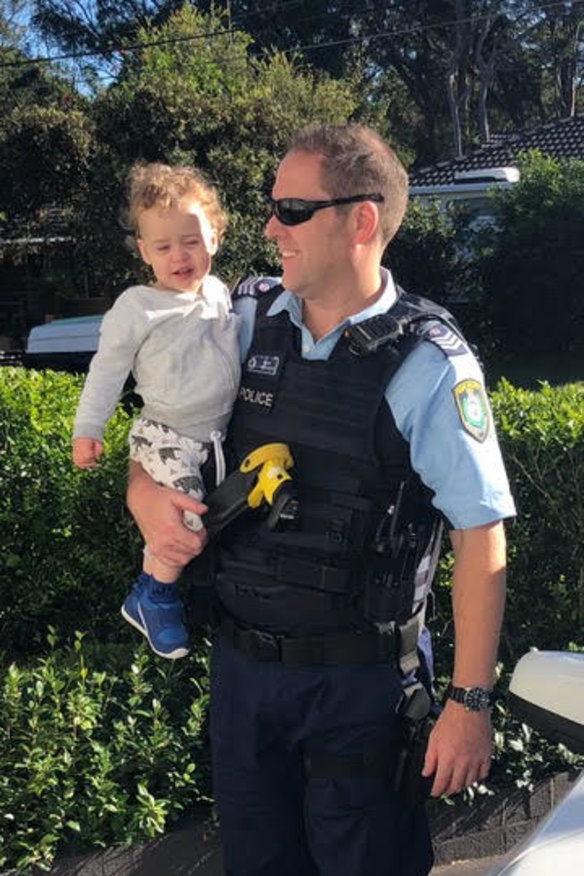 Justyn Backhouse con su hijo en 2018. 