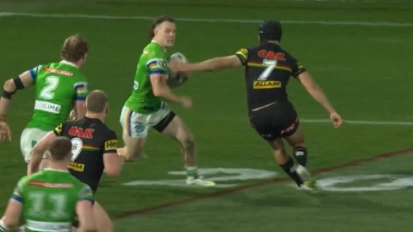 Ethan Strange steps off the left to get past Nathan Cleary.