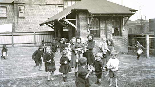 Lance Playground at Millers Point in 1915.